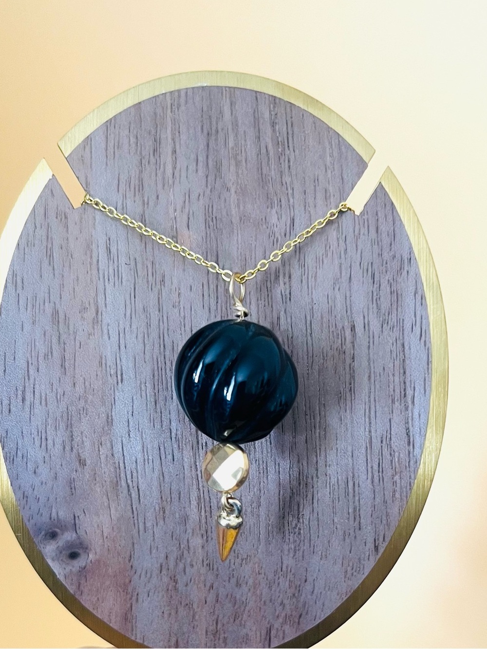Elegant Black and Gold Pendant Necklace